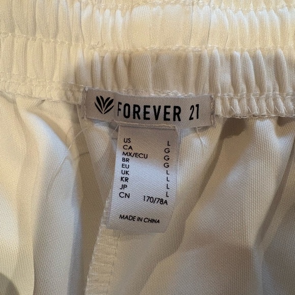 Forever 21 Womens Mid Rise Running Short-Juniors white green trim size L NWT - Picture 6 of 10